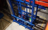 導軌式升降機是一種在導軌上運行的垂直液壓升降機械設備